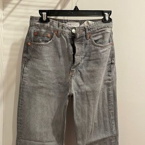 ZARA: Light grey de mini jeans